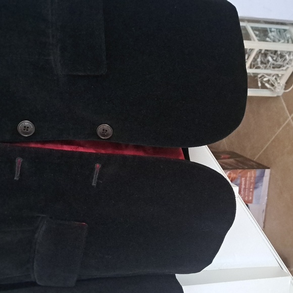 Tommy Hilfiger  Vintage Black Velvet Blazer sz4 lined in red very nice condition - Picture 3 of 8